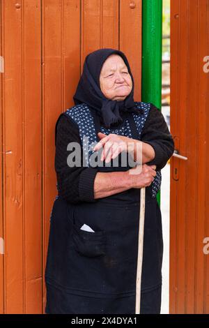Romania, Transylvania, Vrancea county, Coltesti. Elderly Romanian woman portraying village life. (Editorial Use Only) Stock Photo