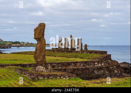 The Moai statues of Ahu Tahai and Ahu Vai Uri stands in Tahat Archaeological Complex. Rapa Nui, Easter island, Chile Stock Photo