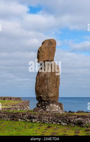 The Ahu Tahai Moai statue stands in Tahat Archaeological complex. Rapa Nui, Easter island, Chile Stock Photo