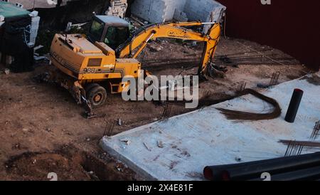 truck in feld, construction materials bricks Stock Photo