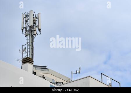 Lido di Jesolo, Italy - 2 May 2024: Mobile phone antenna on the roof of a hotel in Italy. Mobile radio and reception abroad concept *** Mobilfunkantenne auf dem Dach von einem Hotel in Italien. Mobilfunk und Empfang im Ausland Konzept Stock Photo