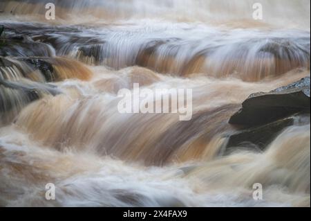 USA, West Virginia, Blackwater Falls State Park. Blackwater Falls and rapids. Stock Photo