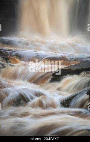 USA, West Virginia, Blackwater Falls State Park. Blackwater Falls and rapids. Stock Photo