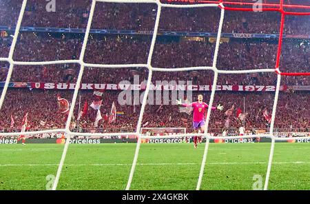 Munich, Germany. 30th Apr, 2024. Manuel NEUER, goalkeeper FCB 1 celebrates 2-1 goal, happy, laugh, celebration, in the semi final match FC BAYERN MUENCHEN - REAL MADRID 2-2 of football UEFA Champions League in season 2023/2024 in Munich, Apr 30, 2024. Halbfinale, FCB, Muenchen Photographer: ddp images/star-images Credit: ddp media GmbH/Alamy Live News Stock Photo