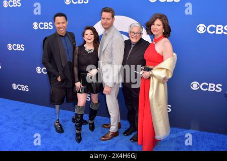 Eric Graise, Fiona Rene, Justin Hartley, Abby McEnany und Robin Weigert bei der CBS Fall Schedule Celebration in den Paramount Studios. Los Angeles, 02.05.2024 *** Eric Graise, Fiona Rene, Justin Hartley, Abby McEnany and Robin Weigert at the CBS Fall Schedule Celebration at Paramount Studios Los Angeles, 02 05 2024 Foto:xD.xStarbuckx/xFuturexImagex cbs 4529 Stock Photo