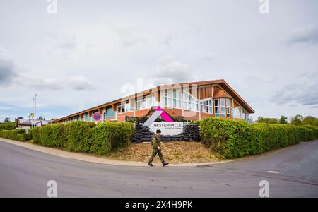 27 April 2024, Hesse, Alsfeld: The exercise shows how a defective US ...