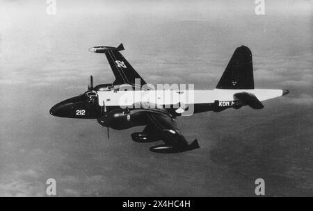 Early 1960s – A Lockheed P2V-7B Neptune maritime patrol and anti-submarine warfare aircraft of the Royal Netherlands Navy (MLD, Marine Luchtvaart Dienst). The 7B variant was made specially for the Dutch and fifteen were delivered to No. 321 Squadron between September 1961 and February 1962. On 23 January 1965, this aircraft, No. 212, crashed into the North Sea off Katwijk during an unauthorised flight by two intoxicated aircraft mechanics from Valkenburg Naval Air Station. Both men were killed in the accident. Stock Photo