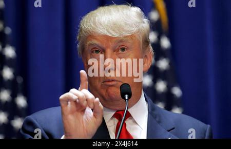 Washington, USA. 24th Jan, 2017. US President Donald Trump delivers remarks after signing five executive orders related to the oil pipeline industry. Stock Photo