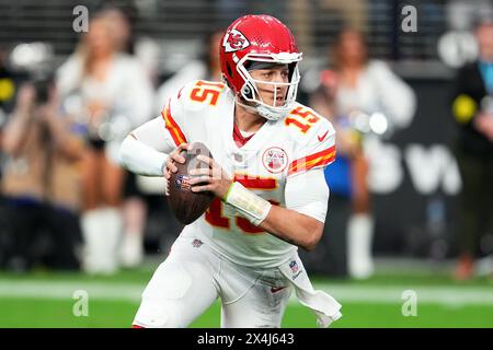 Patrick Mahomes #15 of the Kansas City Chiefs looks to pass against the Las Vegas Raiders during the first half of the game at Allegiant Stadium on January 07, 2023 in Las Vegas, Nevada. Stock Photo