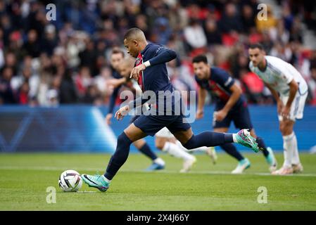 Paris St Germain v RC Strasbourg - Parc des Princes, Paris, France - October 21, 2023 Paris St Germain's Kylian Mbappe scores their first goal. Stock Photo