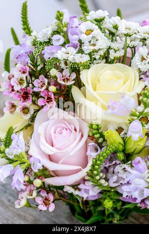 Wedding bouquet with roses, chrysanthemum and Anthriscus sylvestris. Party decor Stock Photo