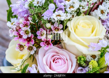 Wedding bouquet with roses, chrysanthemum and Anthriscus sylvestris. Party decor Stock Photo