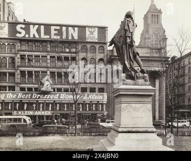 S. Klein department store, Union Square, New York City, New York, USA, Berenice Abbott, Federal Art Project, 'Changing New York', March 1936 Stock Photo