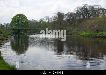 Suspension Bridge over the River Wharfe at Hebden Hippings (below Hebden) in Wharfedale, North Yorshire, England, UK Stock Photo