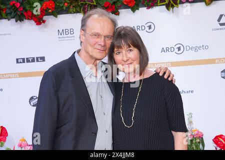 Edgar Selge und Franziska Walser bei der Ankunft zur Verleihung 'Deutscher Filmpreis' am 3.05.2024 in Berlin Stock Photo