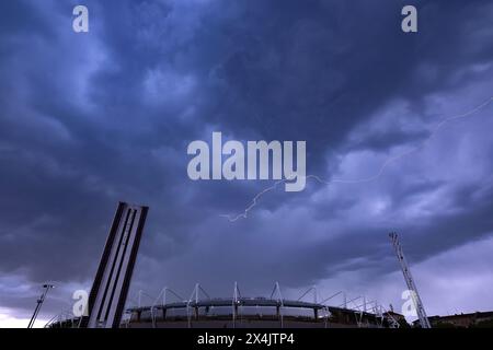 Turin, Italy. 3rd May, 2024. Lightning strikes in a general view of the stadium as a storm passes overhead prior to the Serie A match at Stadio Olimpico Grande Torino, Turin. Picture credit should read: Jonathan Moscrop/Sportimage Credit: Sportimage Ltd/Ģ����ý Live News Stock Photo