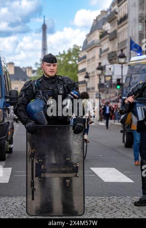 A French riot policeman stand with his shield near a Pro-Palestine protest led by high school students outside the Pantheon in Paris. In a display of solidarity with Palestine, French high school and university students gathered in front of the Pantheon in Paris, denouncing the ongoing violence in Gaza and calling for an end to what they described as a genocide. The peaceful pro-Palestinian protest was met with the presence of riot police, who also managed a nearby pro-Israel counter-protest. Flags, signs, and chants filled the air as both sides voiced their perspectives on the current conflic Stock Photo