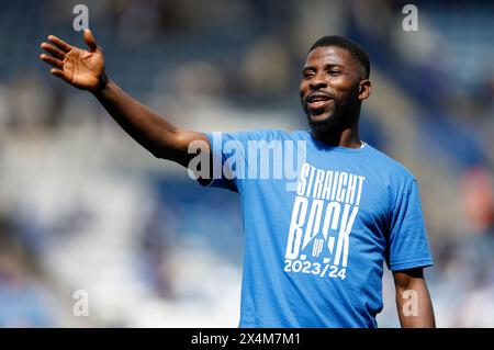 Leicester City's Kelechi Iheanacho warming up prior to kick-off while wearing a 'Straight Back' t-shirt before the Sky Bet Championship match at the King Power Stadium, Leicester. Picture date: Saturday May 4, 2024. Stock Photo