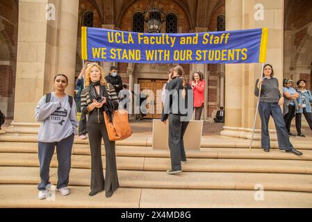 Protesters set up camp on the UCLA campus in Los Angeles, CA on April 25, 2024 in the morning in solidarity with other pro-Palestine demonstrations at universities across the United States. (Photo by Alberto Sibaja/Pacific Press/Sipa USA) Stock Photo