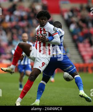 Sunderland's Luís Hemir challenges Sheffield Wednesday's Bambo Diaby during the Sky Bet Championship match between Sunderland and Sheffield Wednesday at the Stadium Of Light, Sunderland on Saturday 4th May 2024. (Photo: Michael Driver | MI News) Credit: MI News & Sport /Alamy Live News Stock Photo