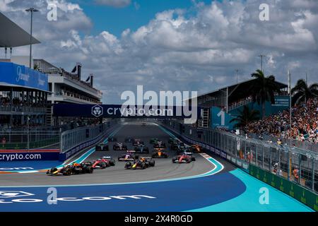 Miami, Etats Unis. 04th May, 2024. Start of the Sprint race during the Formula 1 Crypto.com Miami Grand Prix 2024, 6th round of the 2024 Formula One World Championship from May 3 to 5, 2024 on the Miami International Autodrome, in Miami, United States of America - Photo DPPI Credit: DPPI Media/Alamy Live News Stock Photo