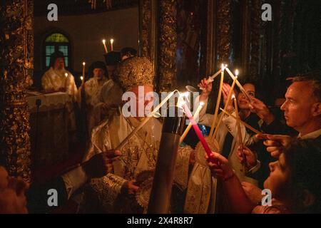 Fatih, Istanbul, Turkey. 5th May, 2024. An image of Greek Orthodox Ecumenical Patriarch Bartholomew I of Constantinople ritual with the 'service of the Light', at an Easter mass at St. George Church in Istanbul, early 5 May 2024. Bartholomew I is the spiritual leader of the Eastern Orthodox Christians worldwide. (Credit Image: © Tolga Uluturk/ZUMA Press Wire) EDITORIAL USAGE ONLY! Not for Commercial USAGE! Stock Photo