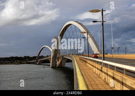 The Juscelino Kubitschek Bridge over Paranoá Lake, a UNESCO World Heritage site, Brasilia, Brazil Stock Photo