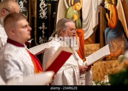 Kyiv, Kyiv City, Ukraine. 5th May, 2024. Ukrainian Easter overnight service at the Orthodox St. Theodosius Pechersky Monastery. Due to the current curfew, you cannot leave the churches premises from 0-5am. (Credit Image: © Andreas Stroh/ZUMA Press Wire) EDITORIAL USAGE ONLY! Not for Commercial USAGE! Stock Photo