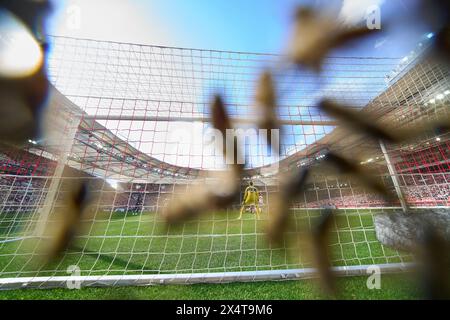 Stuttgart, Germany. 04th May, 2024. Bees on the lens of the photo camera in the match VFB STUTTGART - FC BAYERN MUENCHEN 3-1 on May 4, 2024 in Stuttgart, Germany. Season 2023/2024, 1.Bundesliga, matchday 32, 32.Spieltag, Muenchen, Munich Photographer: ddp images/star-images - DFL REGULATIONS PROHIBIT ANY USE OF PHOTOGRAPHS as IMAGE SEQUENCES and/or QUASI-VIDEO - Credit: ddp media GmbH/Alamy Live News Stock Photo