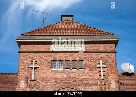 Statutum est hominibus mori. Test relief on Harjun paarihuone, former morgue and youth center at Aleksis Kivenkatu 3 in Vallila, Helsinki, Finland. Stock Photo