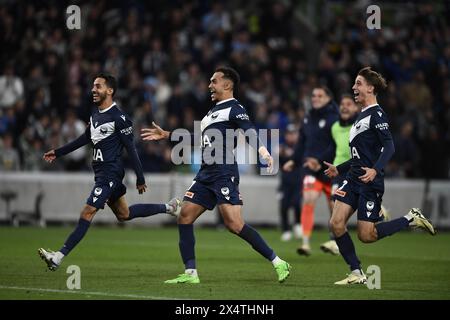 MELBOURNE, AUSTRALIA. 5 May 2024. Pictured: Melbourne Victory players celebrate after knocking out arch rivals Melbourne City to progress in the ALeague finals series during the A Leagues Soccer, Melbourne Victory FC v Melbourne City FC elimination series at Melbourne's AAMI Park. Credit: Karl Phillipson/Alamy Live News Stock Photo