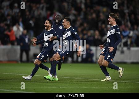 MELBOURNE, AUSTRALIA. 5 May 2024. Pictured: Melbourne Victory players celebrate after knocking out arch rivals Melbourne City to progress in the ALeague finals series during the A Leagues Soccer, Melbourne Victory FC v Melbourne City FC elimination series at Melbourne's AAMI Park. Credit: Karl Phillipson/Alamy Live News Stock Photo