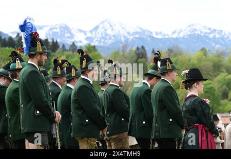 Lenggries, Germany. 05th May, 2024. Men in traditional costume follow the service for the patron saint's day of the Bavarian mountain marksmen. Around 4000 marksmen celebrate in honor of the Mother of God, who is their patron saint. Credit: Angelika Warmuth/dpa/Alamy Live News Stock Photo