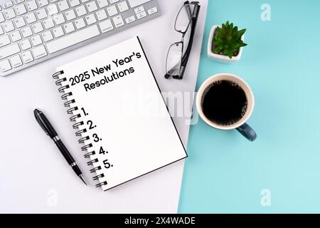 High angle view of 2025 New Year's Resolutions text on notepad Stock Photo