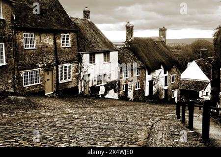 The view down Gold Hill, the steep cobbled street in Shaftesbury, Dorset used for the 1970’s Hovis advert, maybe one of the most nostalgic in England Stock Photo