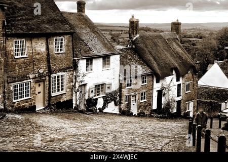 The view down Gold Hill, the steep cobbled street in Shaftesbury, Dorset used for the 1970’s Hovis advert, maybe one of the most nostalgic in England Stock Photo