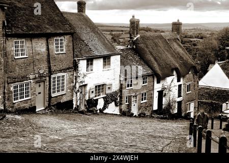 The view down Gold Hill, the steep cobbled street in Shaftesbury, Dorset used for the 1970’s Hovis advert, maybe one of the most nostalgic in England Stock Photo