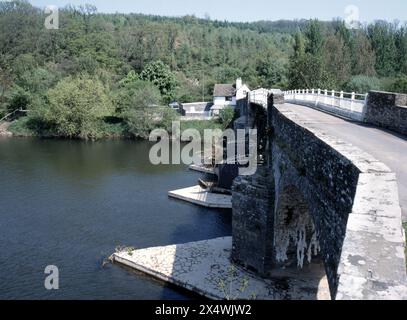 Whitney-on-Wye toll bridge is a single-carriageway in wood and stone construction crossing the river Wye, comprising two Grade II Listed structures Stock Photo