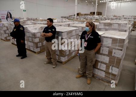 Tultepec, Mexico. 03rd May, 2024. Electoral officials guard the electoral packages that will be used for the 2024 elections of Mexico on June 2, during a press conference at the beginning of the Distribution Cycle of the Electoral Documentation at the Tultepec Logistics Distribution Center. on May 3, 2024 in Mexico City, Mexico. (Photo by Luis Barron/ Eyepix Group/Sipa USA) Credit: Sipa USA/Alamy Live News Stock Photo
