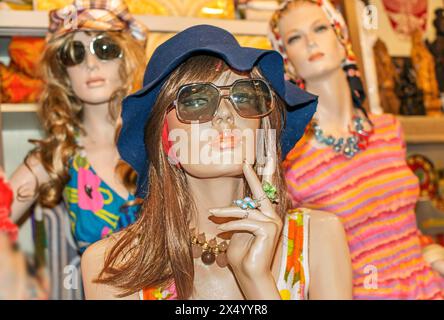 fashion, accessoires, 1970s, shop window dummy, 60s and 70s fashion, models, ADDITIONAL-RIGHTS-CLEARANCE-INFO-NOT-AVAILABLE Stock Photo