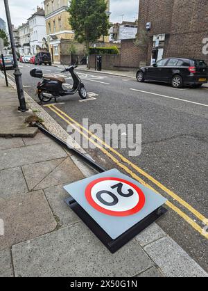 London, UK. 6th May, 2024. Opposition to Sadiq Kahn's 20 mph central London restrictions grow.( Credit: ) Brian Minkoff /Alamy Live News Stock Photo