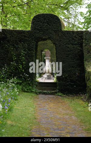 View through a hedge Stock Photo
