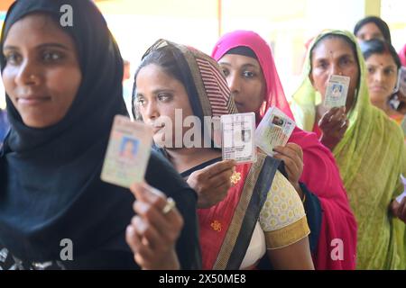 Muslim voters patiently await their turn to cast their votes at a Boxanagar polling station in Agartala in the first phase of Lok Sabha elections. Tripura, India. Stock Photo