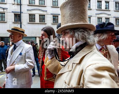 Pic shows: Fourth Grand Flaneur Walk on Sunday 5th May 2024. Assembling  beside the statue of Beau Brummell on Jermyn Street, London W1, today Dandies Stock Photo