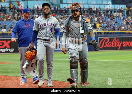 St. Petersburg, FL: New York Mets pitcher Luis Severino (40) and catcher Omar Narváez (2) head to the dugout prior to an MLB game on May 5, 2024 at Tr Stock Photo