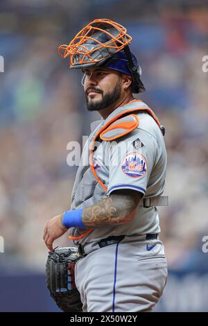 New York Mets' Omar Narvaez (2) reacts after his solo home run off ...