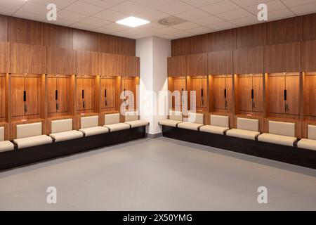 Players dressing room. Brentford Community Stadium, Brentford, United Kingdom. Architect: AFL Architects, 2020. Stock Photo