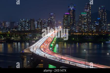Seoul, South Korea. 03rd May, 2024. General view of vehicles passing through Cheongdam Bridge, one of the Han River bridges in Seoul, is seen from the south. There are 31 bridges on the Han River in South Korea and 22 bridges on the Han River in Seoul. (Photo by Kim Jae-Hwan/SOPA Images/Sipa USA) Credit: Sipa USA/Alamy Live News Stock Photo