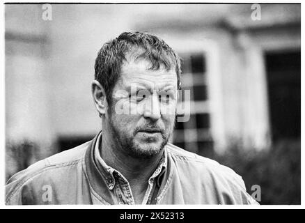 JOHN NETTLES, BATH, 1994: Actor John Nettles promoting his forthcoming play The Provok'd Wife at Theatre Royal in Bath, England, UK on 20 August 1994. This was a fallow period in his career between Bergerac and Midsomer Murders. Picture: Rob Watkins. INFO: John Nettles, a British actor born on October 11, 1943, in St Austell, Cornwall, gained fame for his roles in television dramas like 'Bergerac' and 'Midsomer Murders.' His versatile performances and commanding presence have made him a beloved figure in British television. Stock Photo