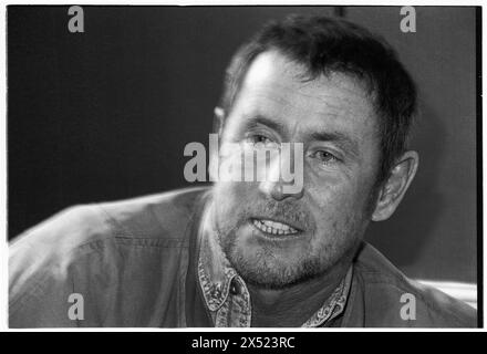 JOHN NETTLES, BATH, 1994: Actor John Nettles promoting his forthcoming play The Provok'd Wife at Theatre Royal in Bath, England, UK on 20 August 1994. This was a fallow period in his career between Bergerac and Midsomer Murders. Picture: Rob Watkins. INFO: John Nettles, a British actor born on October 11, 1943, in St Austell, Cornwall, gained fame for his roles in television dramas like 'Bergerac' and 'Midsomer Murders.' His versatile performances and commanding presence have made him a beloved figure in British television. Stock Photo